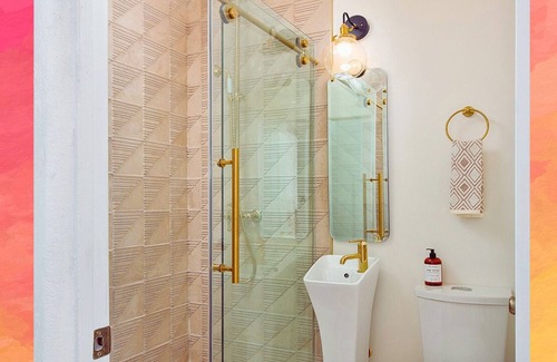 Westlake Appartement | Comfy Sunlit Queen Studio! Pet friendly! Near DTLA