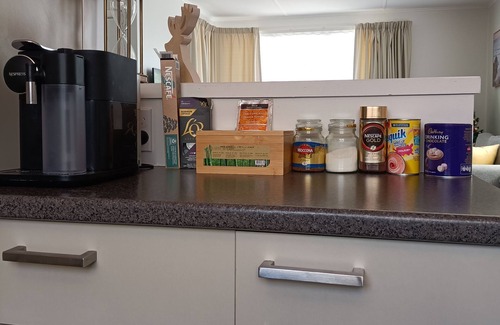 Johnsonville Maison | Comfy & Sunny home in Wellington