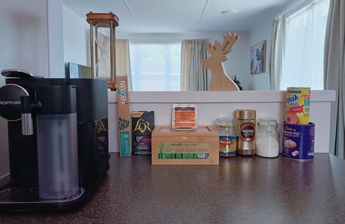 Johnsonville Maison | Comfy & Sunny home in Wellington