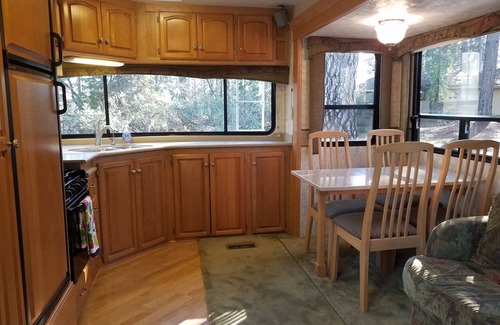 Colfax Maison | Comfy Caravan between Sacramento & Lake Tahoe