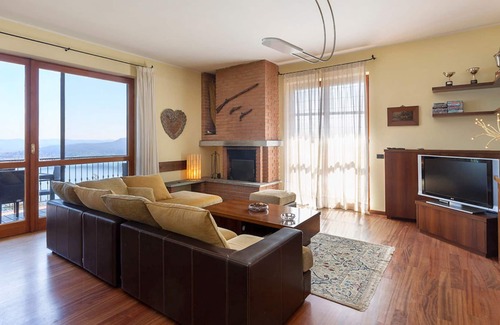 Nebbiuno Villa | Villa confortable avec piscine privée et vue sur le lac! - Villa Isabella