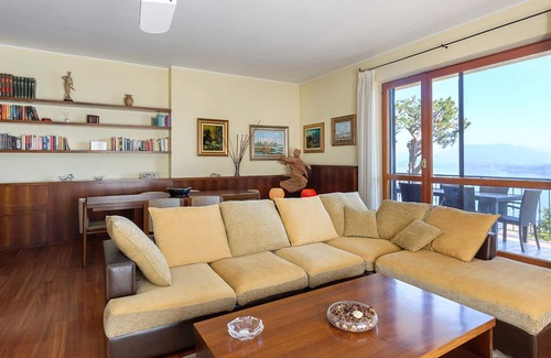 Nebbiuno Villa | Villa confortable avec piscine privée et vue sur le lac! - Villa Isabella