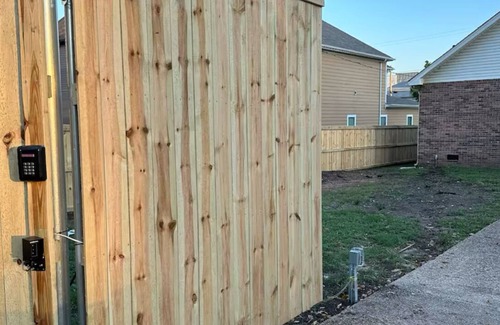 Buena Vista Maison | Comfy Walkable Downtown Nashville Home/Private Fences Yard - 3 Bedrooms 1 Story
