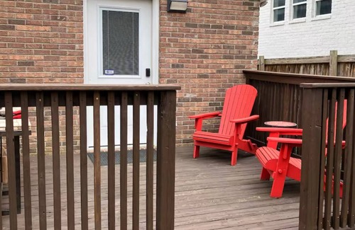 Buena Vista Maison | Comfy Walkable Downtown Nashville Home/Private Fences Yard - 3 Bedrooms 1 Story