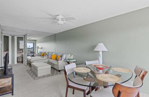 Shell Harbor Maison | Comfy Waterfront Condo at Tennisplace Sanibel