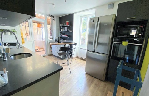 Bellegarde-sur-Valserine Appartement | Comme à la maison ! Superbe gîte avec jardin + parking proche gare.