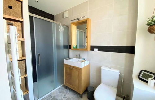 Bellegarde-sur-Valserine Appartement | Comme à la maison ! Superbe gîte avec jardin + parking proche gare.