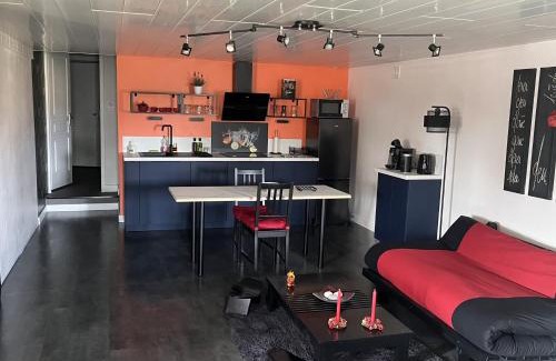 Vernaison Appartement | Comme dans un écrin - T2 de 50 m² avec jardin, terrasse et piscine