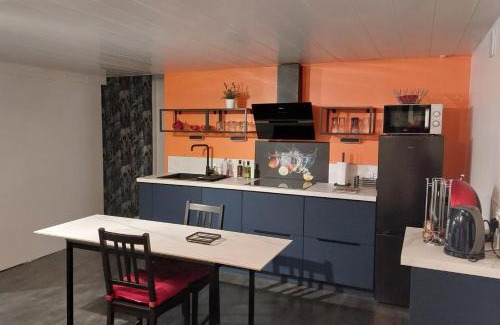 Vernaison Appartement | Comme dans un écrin - T2 de 50 m² avec jardin, terrasse et piscine