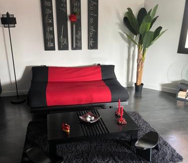 Vernaison Appartement | Comme dans un écrin - T2 de 50 m² avec jardin, terrasse et piscine