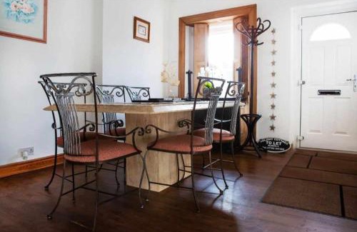 Ripley Maison | Commerce Cottage Rooms