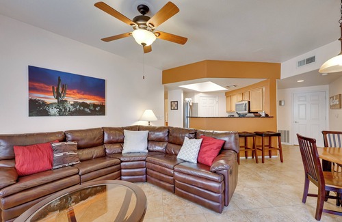 Maryvale Village Copropriété | Sunny First-Floor Phoenix Condo w/ Community Pool