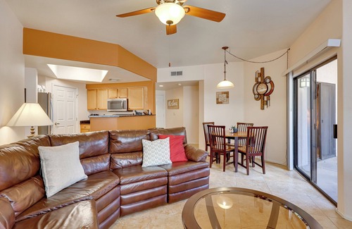 Maryvale Village Copropriété | Sunny First-Floor Phoenix Condo w/ Community Pool