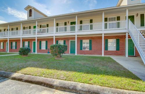 Gautier Appartement | Community Grills and Pool Gautier Condo!