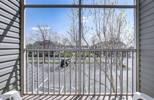 Lewes Appartement | Community Pool & Private Balcony: Chic Lewes Gem