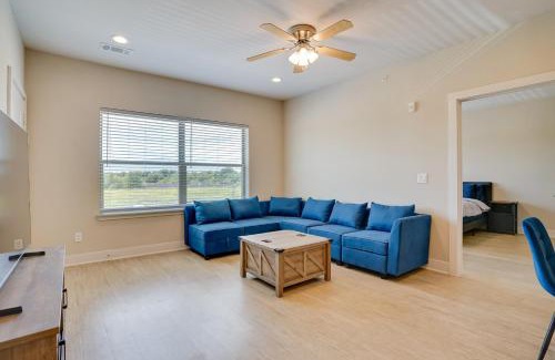 Crowley Appartement | Commute to Fort Worth Newly Built Apt with Pool