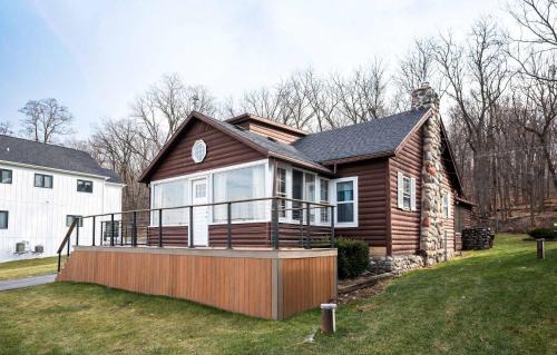 Lake Geneva Maison | Como Cabin - Action Packed 4 BDR with Guest Home