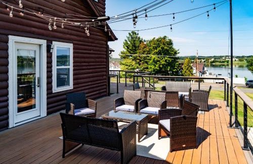 Lake Geneva Maison | Como Cabin - Action Packed 4 BDR with Guest Home