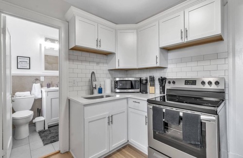 Front Park Appartement | Compact 3rd Floor Apt w/Lake Views