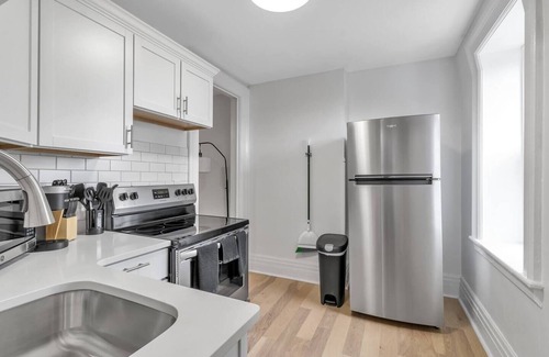 Front Park Appartement | Compact 3rd Floor Apt w/Lake Views