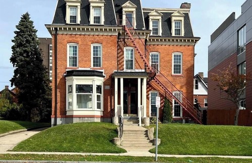 Front Park Appartement | Compact 3rd Floor Apt w/Lake Views