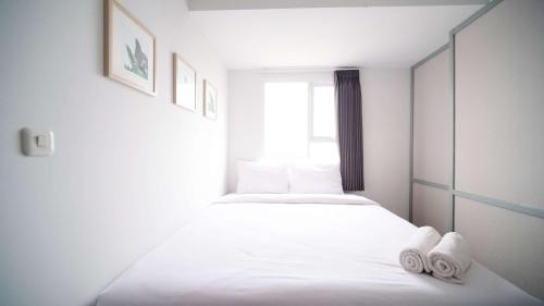 Sidoarjo Appartement | Compact and New 2BR Apartment at Suncity Residence By Travelio