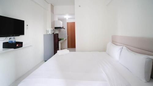 Surabaya Appartement | Compact and Tidy Studio at Puncak Dharmahusada Apartment By Travelio
