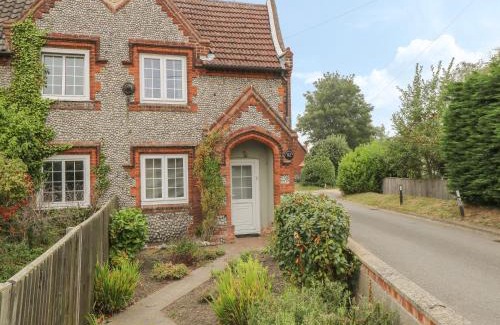 Bodham Maison | Compass Cottage