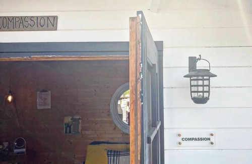 Dripping Springs Cabine | Compassion Cabin @ 13 Acres - Yoga/Hike/Meditate