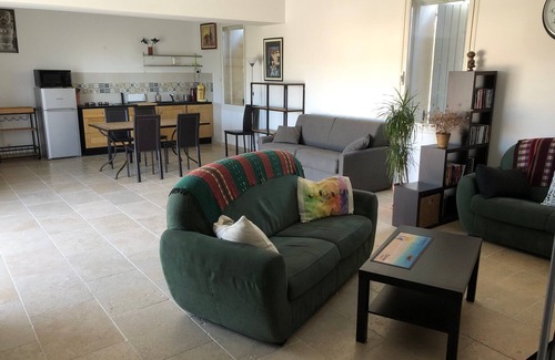 Istres Maison | Logement complet 1er étage d'une maison provençale, vue dégagée sur les étangs