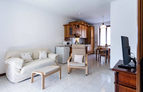 Sud-Ovest Appartement | Complete apartment surrounded by greenery one step away from the Verona fair