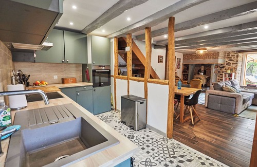 Aixe-sur-Vienne Maison | Gîte complet pour 11 personnes avec jacuzzi, jardin clôturé et animaux acceptés.