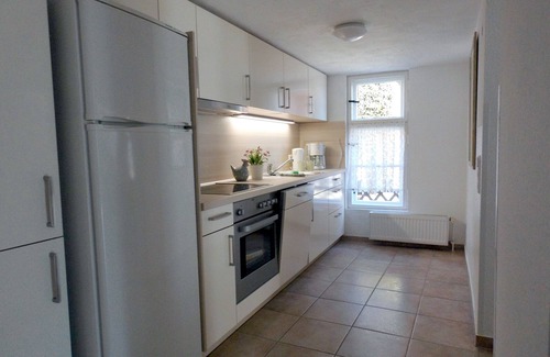 Altefaehr Maison | Complète rez-de-chaussée de la maison pour deux familles dans les plaintes récentes station balnéaire Altefähr
