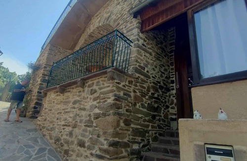 Le Truel Maison | Complete house sleeps 5 In the center of the village of Truel, on the banks of the Tarn river
