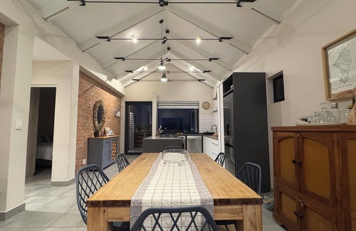 Jeffreys Bay Appartement | Complete, Modern 2 bedroom, 2 bathroom Apartment on the beach