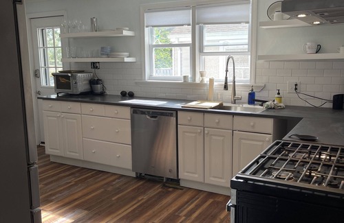 Kenberma Maison | Complete remodel: 4 houses from Hull Bay, 4 blocks from the beach