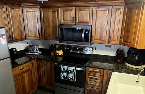 Boonville Maison | Complete serenity stream side 5 mi from Booneville.