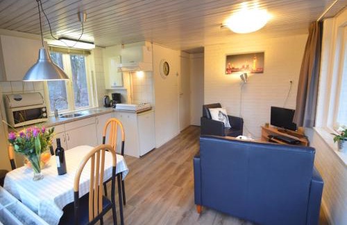 Stramproy Maison | Completely detached bungalow in a nature-filled park by a large fen