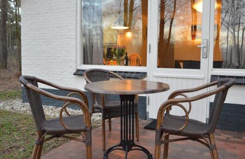 Stramproy Maison | Completely detached bungalow in a nature-filled park by a large fen