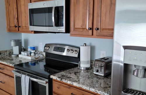 Mount Pleasant Appartement | Completely furnished/private 1-bedroom guest house near beaches and downtown!