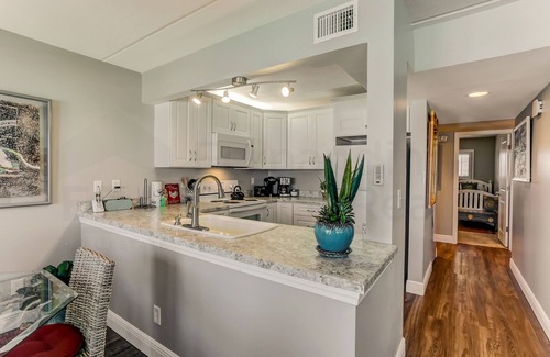 Ocean Cay Copropriété | Entièrement rénové, front de mer, absolument magnifique condo à quelques pas de la plage!