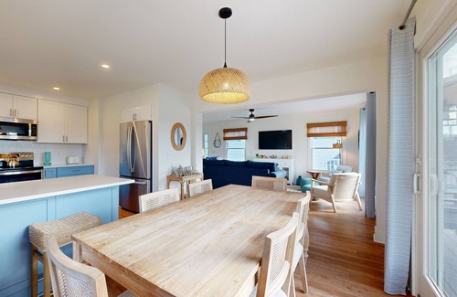 South Bethany Harbor Maison | Completely Renovated South Bethany House, 5- minute walk to beach