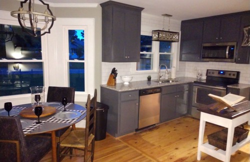 Mooresville Maison | Nouvelle inscription - Maison entièrement rénovée avec de nouveaux meubles.
