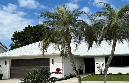 Palm River Estates Maison | Completely renovated 3-bedroom, heated pool home, minutes from Naples beach!