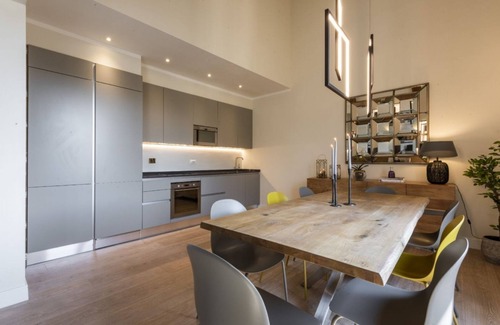 San Giovanni Appartement | COMPLETELY RENOVATED (September 2019) luxury 4-bedroom, 4-bathroom apartment.