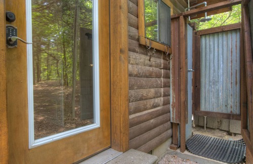 Coleman Cabine | Cabane entièrement restaurée sur les rives de la rivière bleue!