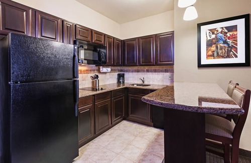 Fort Worth Copropriété | Petit-déjeuner gratuit + Wi-Fi gratuit + piscine extérieure | Suite à seulement 30 minutes de Six Flags!