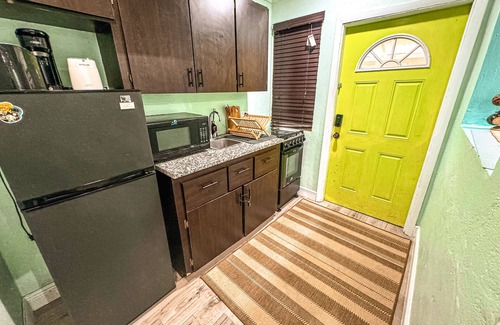 Nassau Maison | COMPLimentary Car Inc! Naranja House!