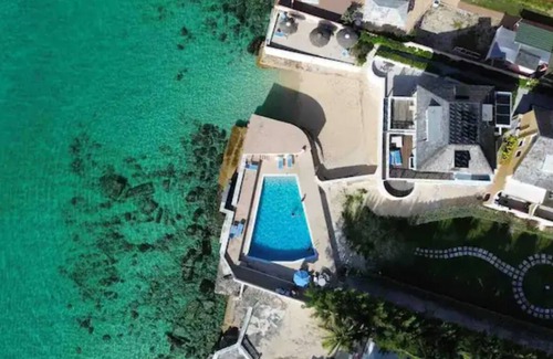 Nassau Maison | COMPLimentary Car Inc! Naranja House!
