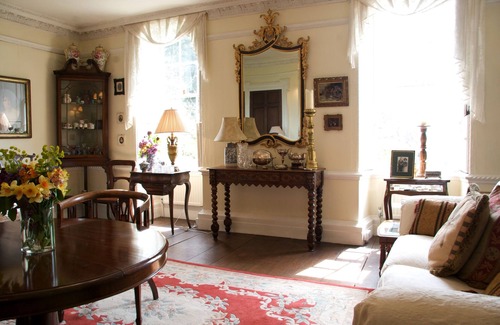 Cross Maison | Compton House